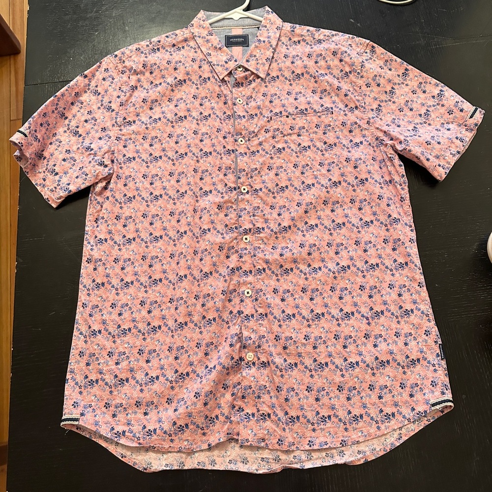 7 diamonds xl short sleeve button down party shirt. Good condition.